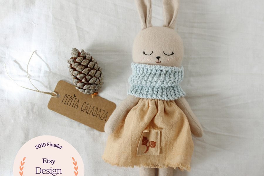 muneco conejito etsy | Pepita Calabaza | finalista en los Etsy Design Awards