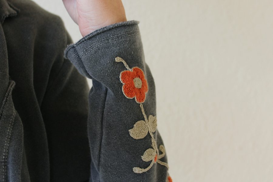 bordado sobre chaqueta de punto1 | Pepita Calabaza | Upcycling: bordado sobre una chaqueta de punto