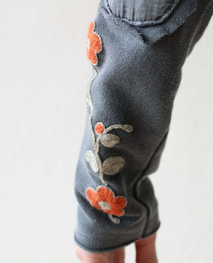 embroidered jacket 1 | Pepita Calabaza | Upcycling: bordado sobre una chaqueta de punto
