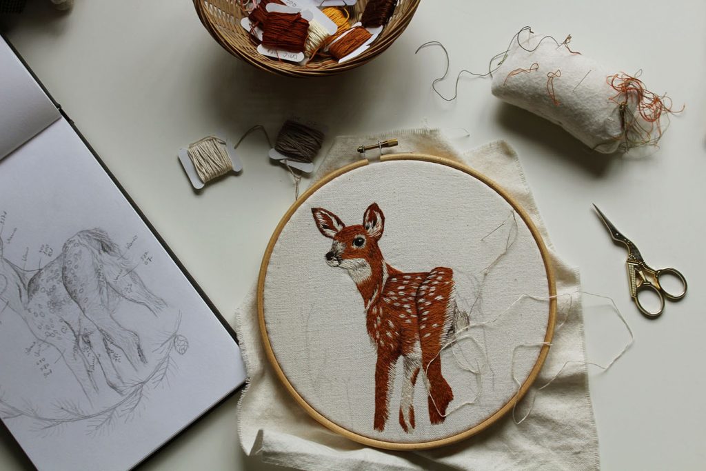 cervatillo patas traseras 1 | Pepita Calabaza | Un cervatillo libre bordado durante el encierro