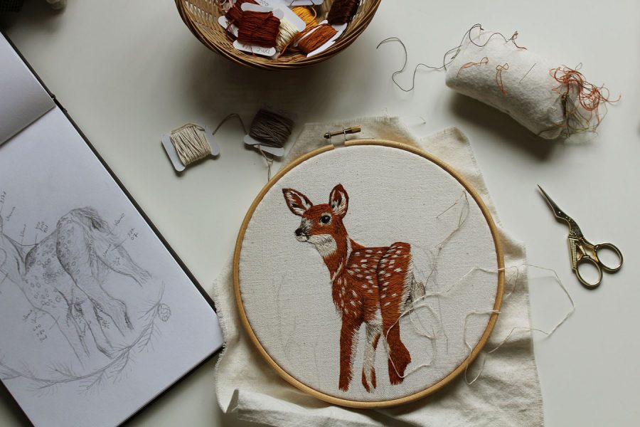 cervatillo patas traseras 1 | Pepita Calabaza | Un cervatillo libre bordado durante el encierro