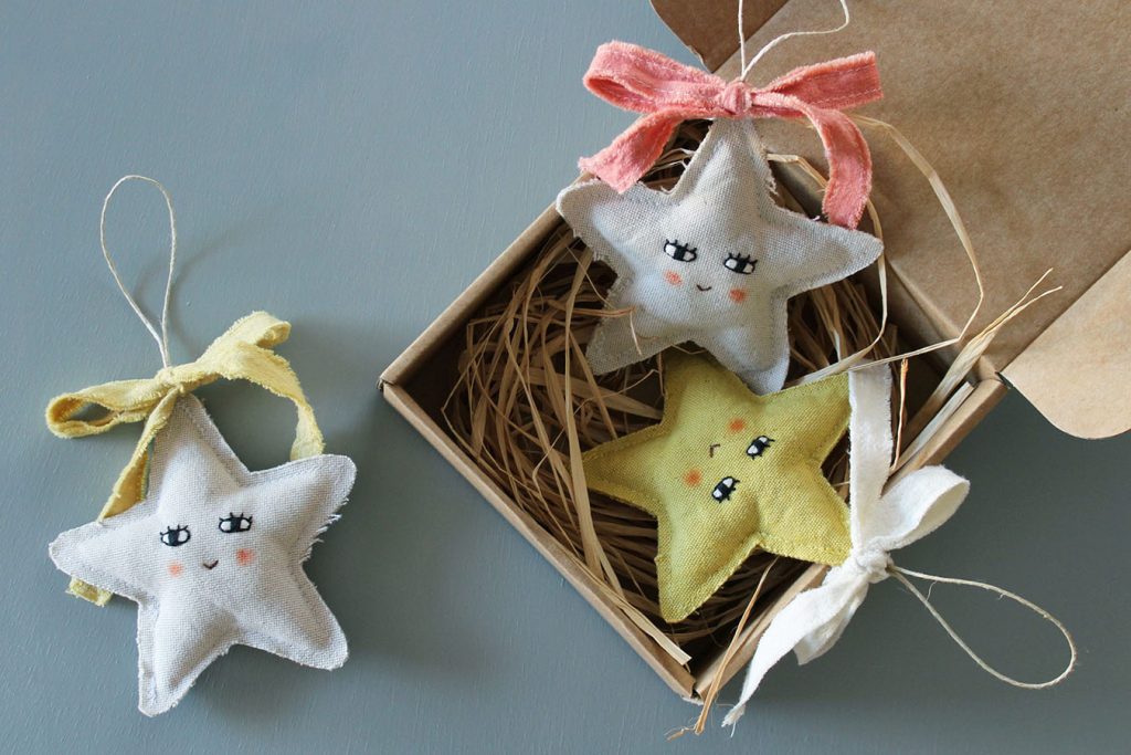 Christmas tree ornaments scaled 1 | Pepita Calabaza | Estrellas para celebrar el solsticio de invierno