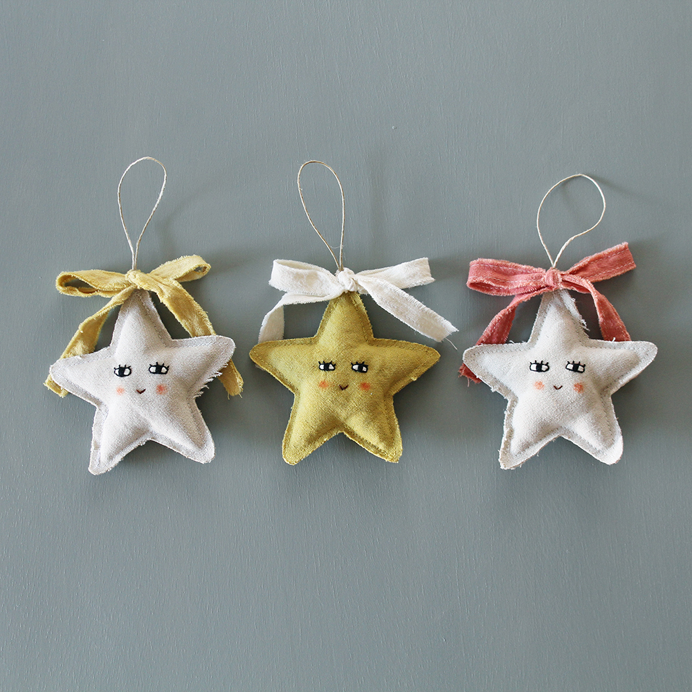 natural dyed stars 1 | Pepita Calabaza | Estrellas para celebrar el solsticio de invierno