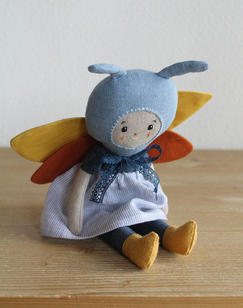 muñeca trapo azul