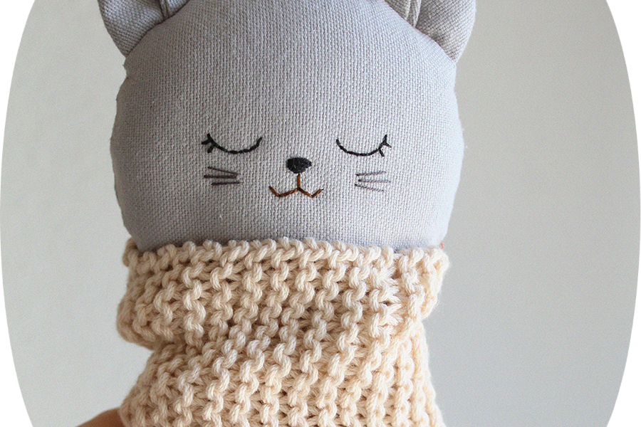 gato gris peto burdeos y bufanda | Pepita Calabaza | Los nuevos gatitos grises