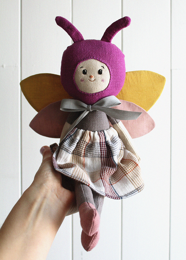 muneca de tela insecto violeta | Pepita Calabaza | Muñeca de colección Campanilla