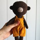 peluche monito peto pana amarillo | Pepita Calabaza | Monito con peto de pana