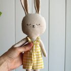 muneco conejo peto vichy amarillo | Pepita Calabaza | Conejito blanco con peto muneco conejo peto vichy amarillo | Pepita Calabaza | Conejito blanco con peto