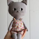 gato gris peto flores naranja | Pepita Calabaza | Gato grande gris gato gris peto flores naranja | Pepita Calabaza | Gato grande gris