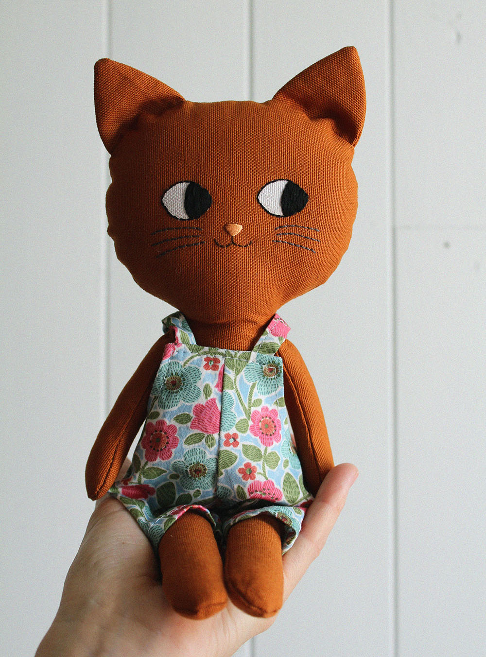 gato naranja peto flores azul gato naranja peto flores azul | Pepita Calabaza | Gato grande naranja