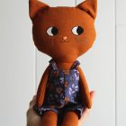 gato naranja peto flores indigo | Pepita Calabaza | Gato grande naranja gato naranja peto flores indigo | Pepita Calabaza | Gato grande naranja