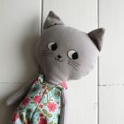 muneco gato gris peto flores azul | Pepita Calabaza | Gato grande gris muneco gato gris peto flores azul | Pepita Calabaza | Gato grande gris