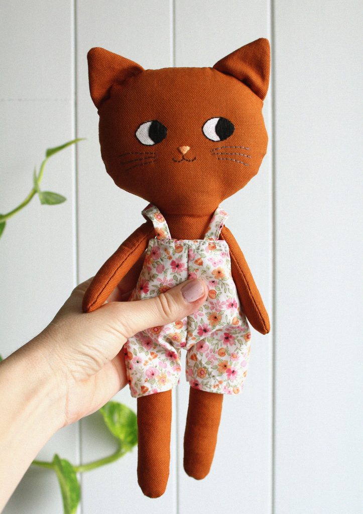 muneco gato naranja peto flores | Pepita Calabaza | Gatos grandes