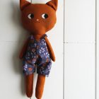 peluche gato naranja peto flores indigo | Pepita Calabaza | Gato grande naranja peluche gato naranja peto flores indigo | Pepita Calabaza | Gato grande naranja